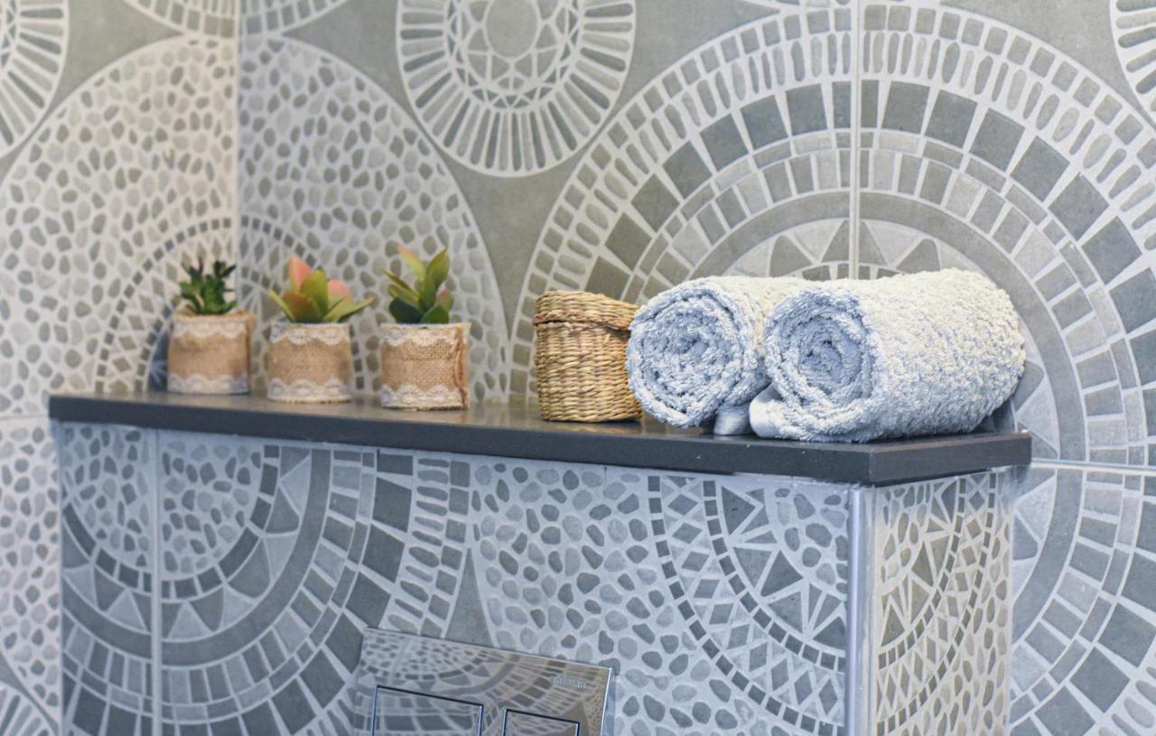 Sunshine Suite Boutique Only 5 Min Walk To The Beach - By Seaelo Eilat Luaran gambar